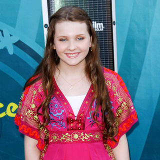 Abigail Breslin in 2009 Teen Choice Awards - Arrivals