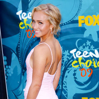 Hayden Panettiere; in 2009 Teen Choice Awards - Arrivals