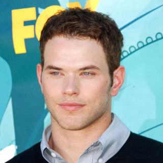 Kellan Lutz; in 2009 Teen Choice Awards - Arrivals