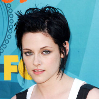 Kristen Stewart; in 2009 Teen Choice Awards - Arrivals