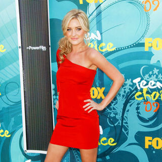 Amanda Michalka; in 2009 Teen Choice Awards - Arrivals