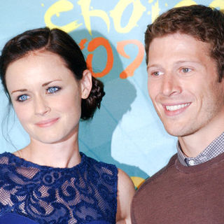 Alexis Bledel;Zach Gilford; in 2009 Teen Choice Awards - Press Room