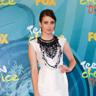 Emma Roberts; in 2009 Teen Choice Awards - Press Room