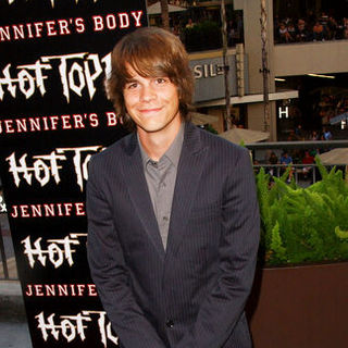 Johnny Simmons in "Jennifer's Body" Fan Event - Arrivals