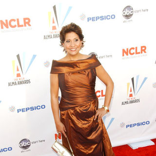 Janet Murguia; in 2009 NCLR ALMA Awards - Arrivals