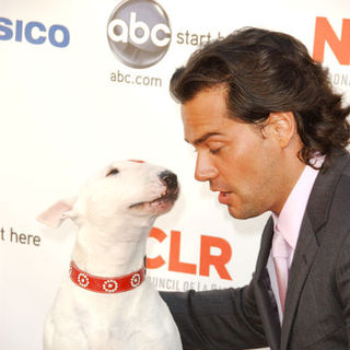 Cristian de la Fuente; in 2009 NCLR ALMA Awards - Arrivals