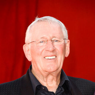 Len Cariou; in The 61st Annual Primetime Emmy Awards - Arrivals