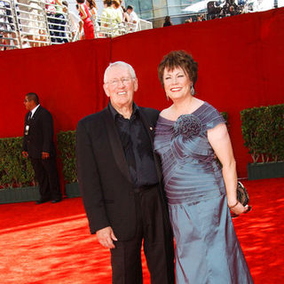 Len Cariou; in The 61st Annual Primetime Emmy Awards - Arrivals