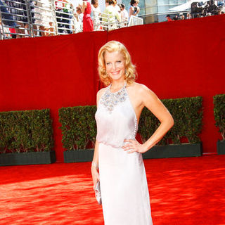 Anna Gunn Pictures with High Quality Photos