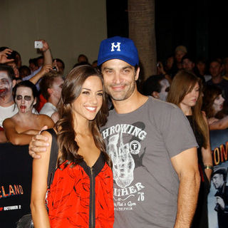 Jana Kramer, Johnathon Schaech in "Zombieland" Los Angeles Premiere - Arrivals