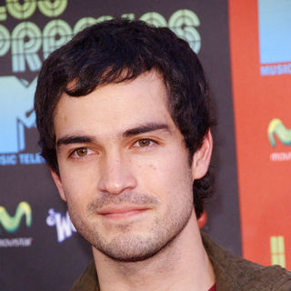 Poncho Herrera; in 2009 MTV Latin VMAs - Arrivals