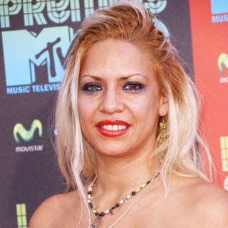 Dita de Leon; in 2009 MTV Latin VMAs - Arrivals