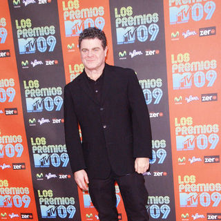 Gustavo Santaolalla; in 2009 MTV Latin VMAs - Arrivals