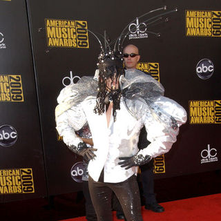 Bobby Trendy; in 2009 American Music Awards - Arrivals