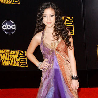 Keana Texeira; in 2009 American Music Awards - Arrivals