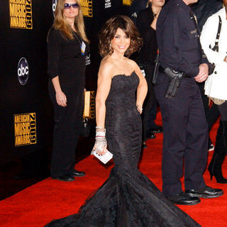 Paula Abdul; in 2009 American Music Awards - Arrivals