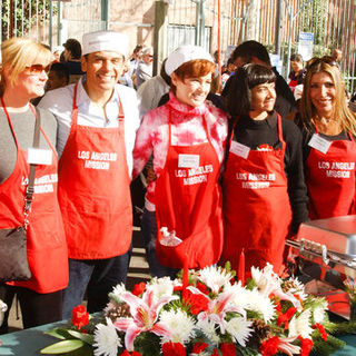 Corbin Bleu, Bonnie Hunt, Antonio Villaraigosa, Carolyn Hennesy in 2009 Christmas Eve at The Los Angeles Mission