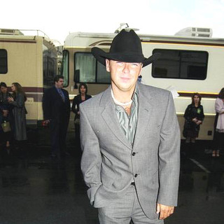 Kenny Chesney; in 28th Annual American Music Awards
