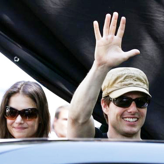 Tom Cruise;Katie Holmes; in Tom Cruise and Katie Holmes on a Shooting Break from Mission Impossible 3