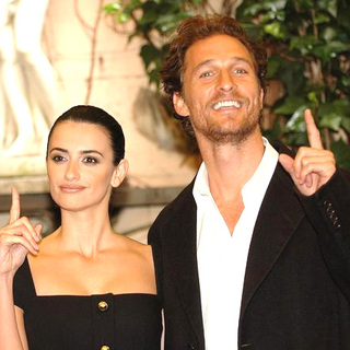 Matthew McConaughey;Penelope Cruz; in Sahara Movie Photocall at the Hotel Eden in Italy