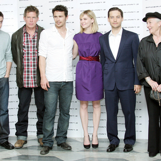 Tobey Maguire;Kirsten Dunst;James Franco;Topher Grace;Sam Raimi; in Spider-Man 3 Photocall in Rome, Italy