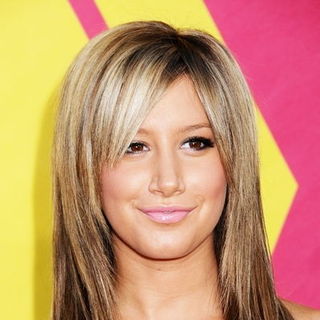 Ashley Tisdale in 2008 MTV Video Music Awards - Arrivals