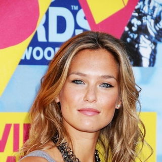 Bar Refaeli in 2008 MTV Video Music Awards - Arrivals