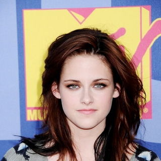 Kristen Stewart in 2008 MTV Video Music Awards - Arrivals