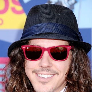 Cisco Adler; in 2008 MTV Video Music Awards - Arrivals