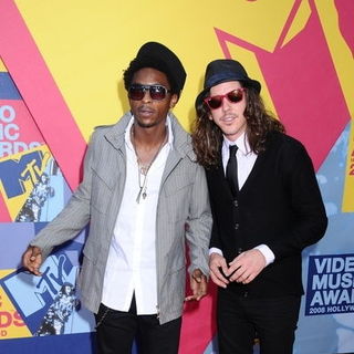 Shwayze;Cisco Adler; in 2008 MTV Video Music Awards - Arrivals