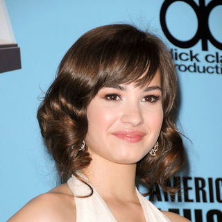 Demi Lovato; in 2008 American Music Awards - Press Room