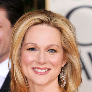 Laura Linney; in 66th Annual Golden Globes - Arrivals