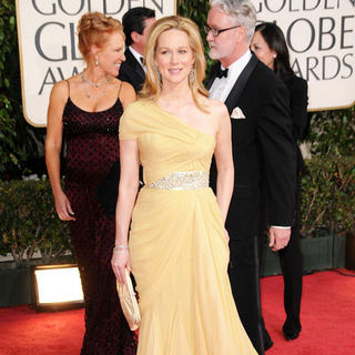 Laura Linney; in 66th Annual Golden Globes - Arrivals
