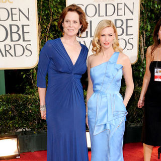 Sigourney Weaver;January Jones; in 66th Annual Golden Globes - Arrivals