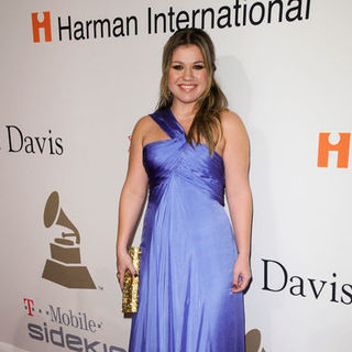 Kelly Clarkson; in 51st Annual GRAMMY Awards - Salute to Icons: Clive Davis - Arrivals