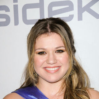 Kelly Clarkson; in 51st Annual GRAMMY Awards - Salute to Icons: Clive Davis - Arrivals