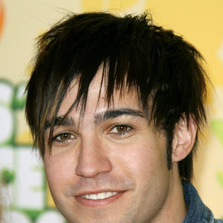 Pete Wentz; in Nickelodeon's 2009 Kids' Choice Awards - Arrivals