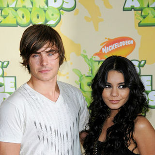 Zac Efron;Vanessa Hudgens; in Nickelodeon's 2009 Kids' Choice Awards - Arrivals