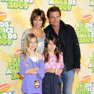 Lisa Rinna, Harry Hamlin in Nickelodeon's 2009 Kids' Choice Awards - Arrivals