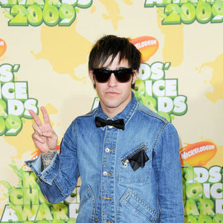Pete Wentz; in Nickelodeon's 2009 Kids' Choice Awards - Arrivals