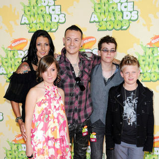 Chester Bennington; in Nickelodeon's 2009 Kids' Choice Awards - Arrivals