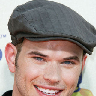 Kellan Lutz; in 18th Annual MTV Movie Awards - Arrivals
