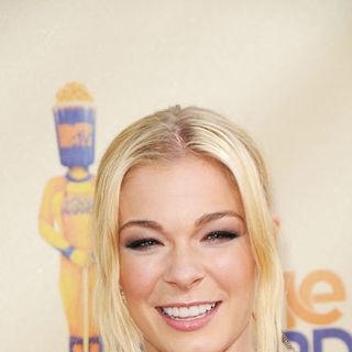 LeAnn Rimes in 18th Annual MTV Movie Awards - Arrivals