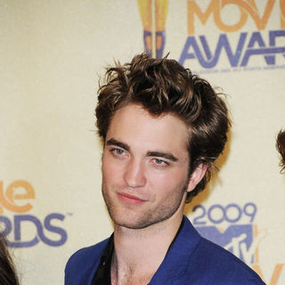 Robert Pattinson; in 18th Annual MTV Movie Awards - Press Room