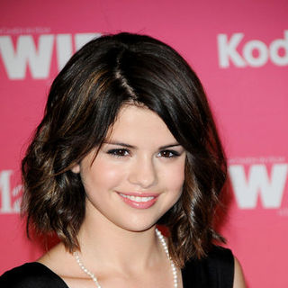 Selena Gomez in Women In Film 2009 Crystal + Lucy Awards - Arrivals