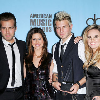 Gloriana; in 2009 American Music Awards - Press Room
