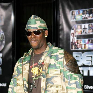 R. Kelly in BET's 25th Anniversary Show - Arrivals