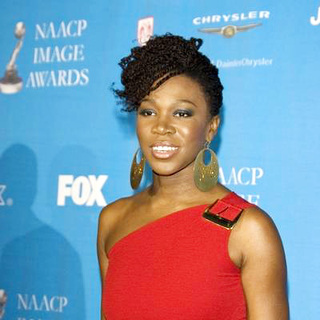 India.Arie; in 37th Annual NAACP Image Awards - Red Carpet