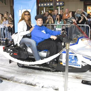 Queen Latifah; in Ice Age 2: The Meltdown World Premiere