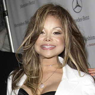 La Toya Jackson in Mercedes-Benz Fall 2006 L.A. Fashion Week at Smashbox Studios - Day 5 - Arrivals